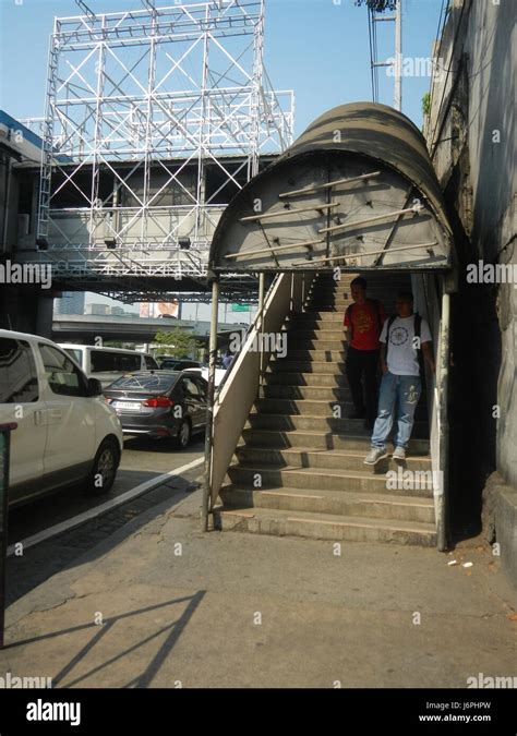 Buendia metro station .